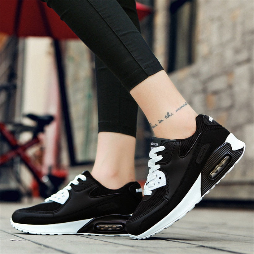 Men Running Shoes Lightweight Air Mesh Man Sneakers Skid-Proof Lace-up Outdoor Sport Shoes Zapatillas Hombre Deportiva
